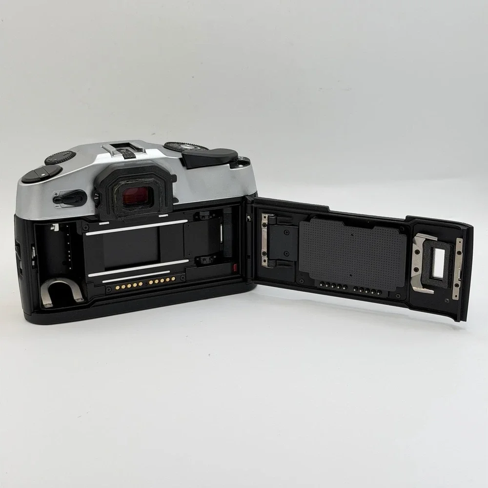 Leica R8 Black/Silver 35mm Film SLR Camera Body R Mount USA Seller Tested W Box!